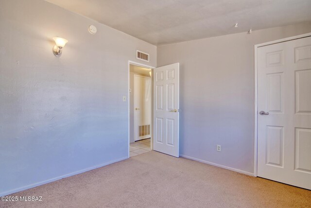 washroom featuring washer / clothes dryer, light tile patterned floors, and a textured ceiling