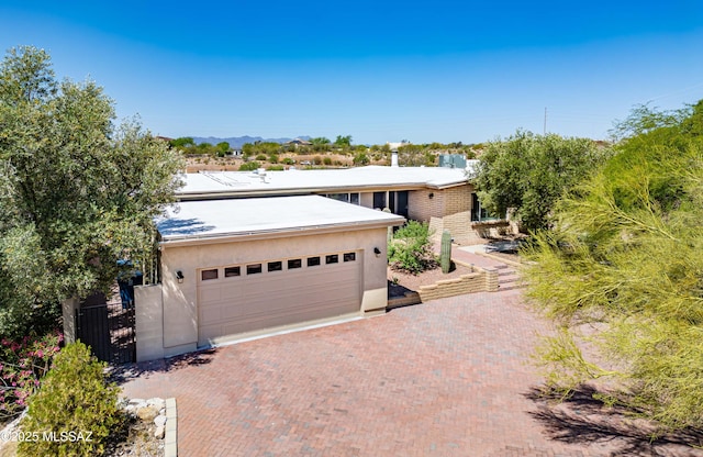 view of front facade featuring a garage