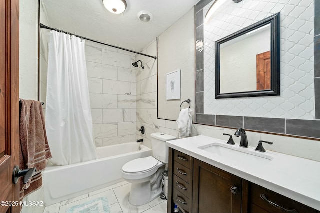 full bathroom with shower / bath combination with curtain, vanity, and toilet