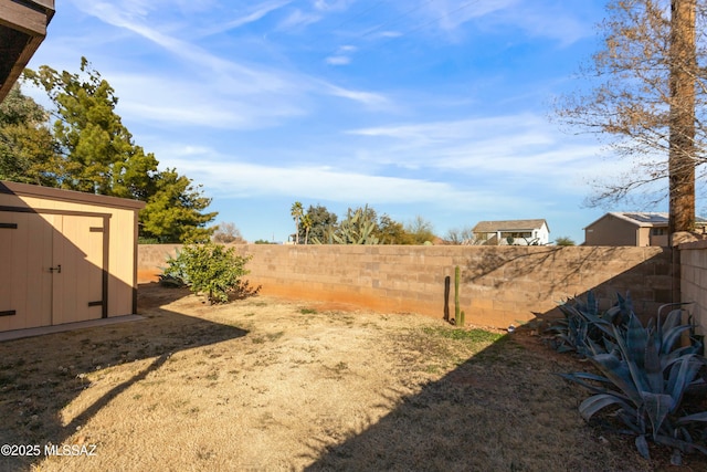 view of yard featuring a storage unit