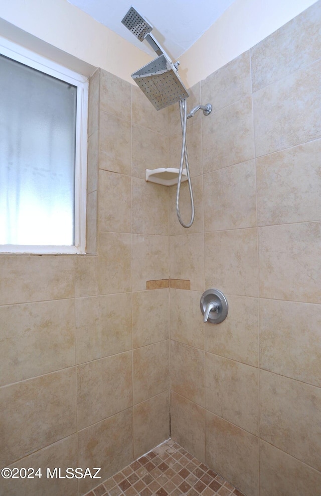 bathroom featuring a tile shower