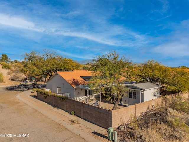 view of front of property