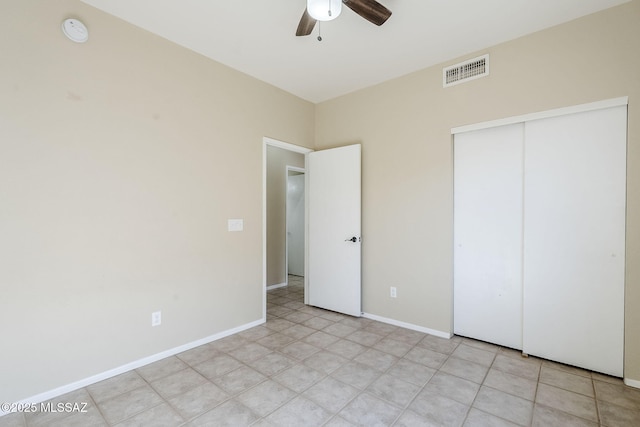 unfurnished bedroom featuring ceiling fan and a closet