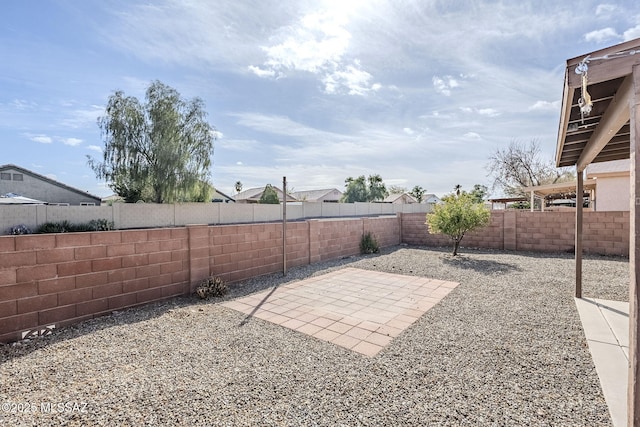 view of yard featuring a patio area