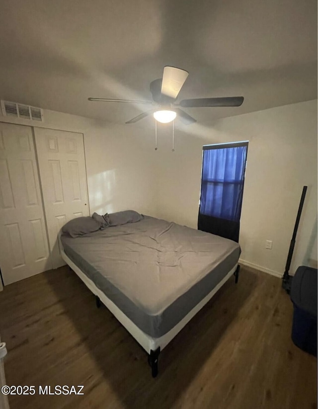2221 S Sahuara Ave, Tucson, AZ 85711 - bedroom with dark wood finished floors, a ceiling fan, baseboards, visible vents, and a closet