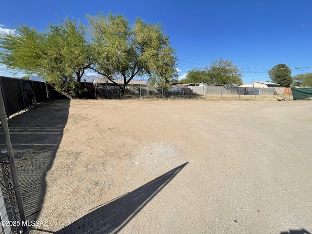 2221 S Sahuara Ave, Tucson, AZ 85711 - view of yard with fence
