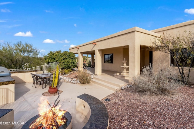 view of patio featuring an outdoor fire pit