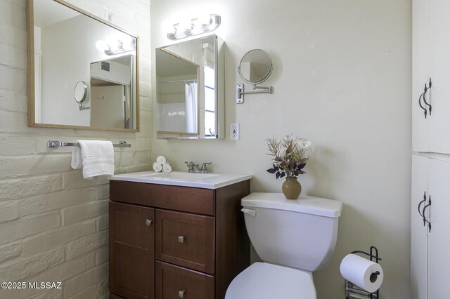 328 S Paseo Pena Unit C, Green Valley, AZ 85614 - bathroom with toilet and vanity
