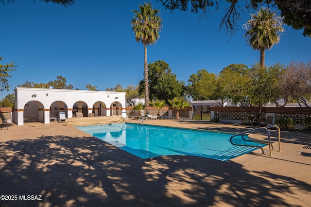328 S Paseo Pena Unit C, Green Valley, AZ 85614 - community pool featuring fence and a patio