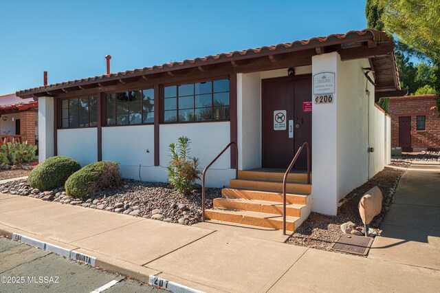 328 S Paseo Pena Unit C, Green Valley, AZ 85614 - view of front facade with stucco siding and entry steps