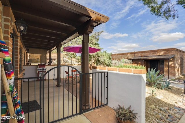 328 S Paseo Pena Unit C, Green Valley, AZ 85614 - view of patio / terrace featuring a gate and fence