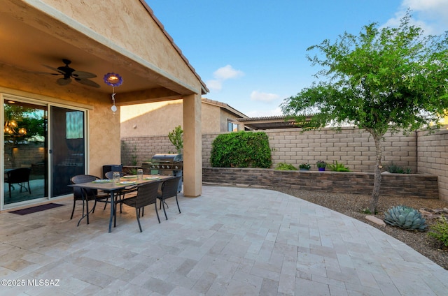 view of patio with ceiling fan, a fenced backyard, outdoor dining area, and a grill