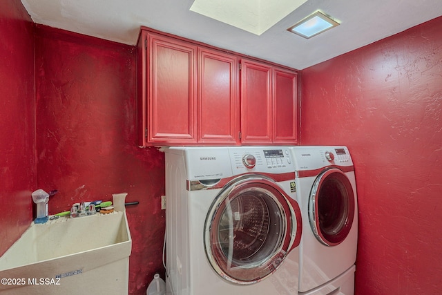 3910 S Via Del Ruisenor, Green Valley, AZ 85622 - laundry room with cabinets, sink, and independent washer and dryer