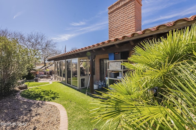 3910 S Via Del Ruisenor, Green Valley, AZ 85622 - exterior space with a sunroom and a yard