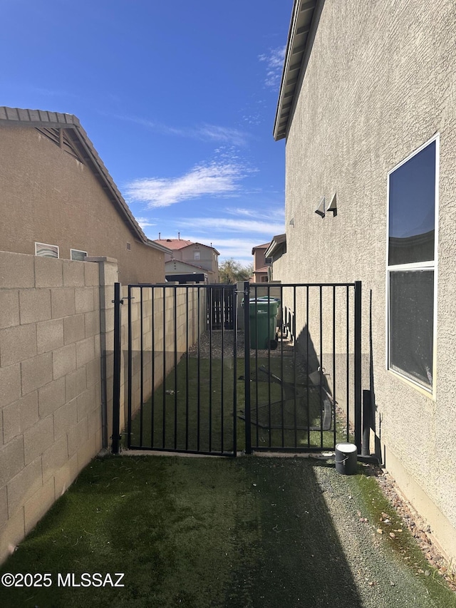 view of gate featuring a lawn