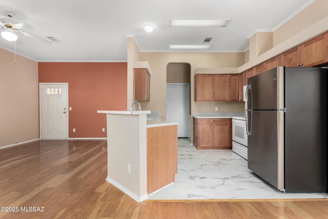 kitchen featuring crown molding, ceiling fan, stainless steel fridge, and white range with electric stovetop