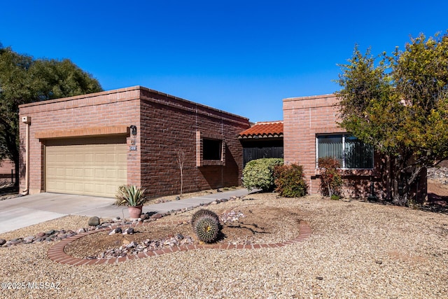 view of front facade featuring a garage