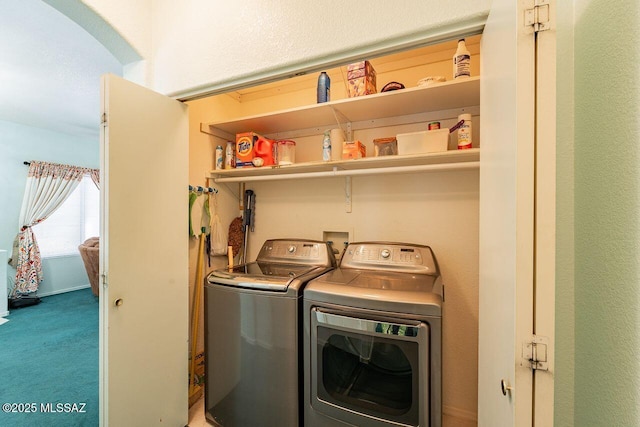 laundry room with carpet floors and independent washer and dryer