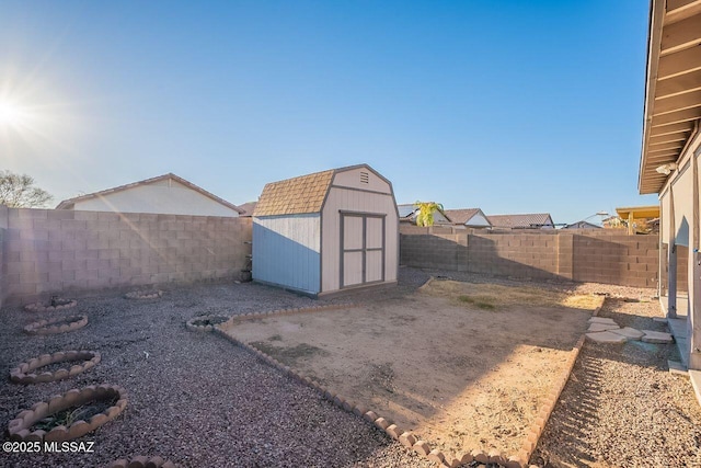 view of yard with a storage shed