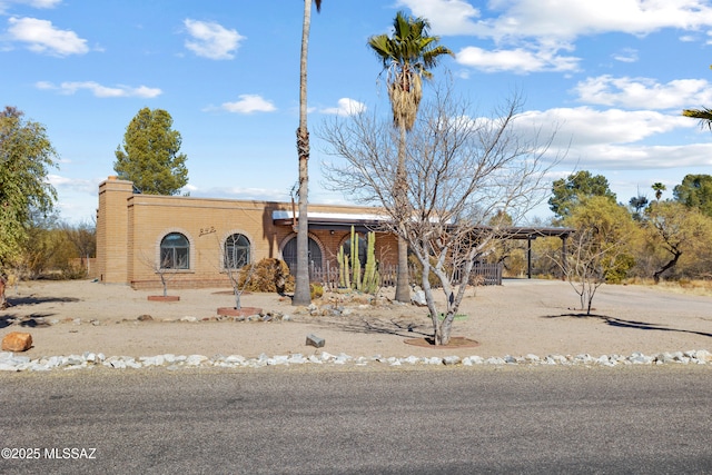 view of front facade featuring a carport