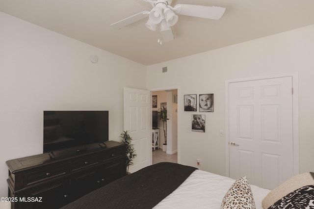 bedroom with ceiling fan