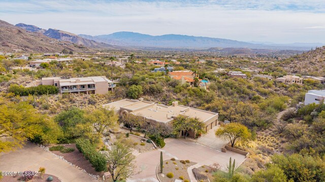 birds eye view of property featuring a mountain view