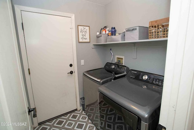 laundry area with laundry area and washing machine and clothes dryer