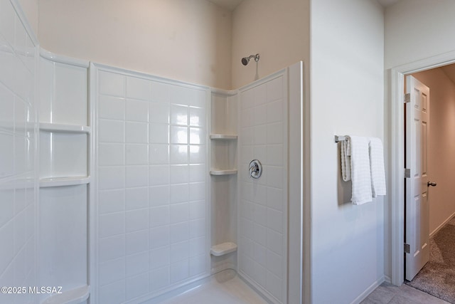 bathroom featuring tiled shower