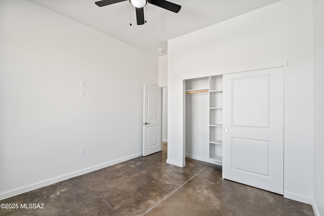 unfurnished bedroom with ceiling fan and a closet