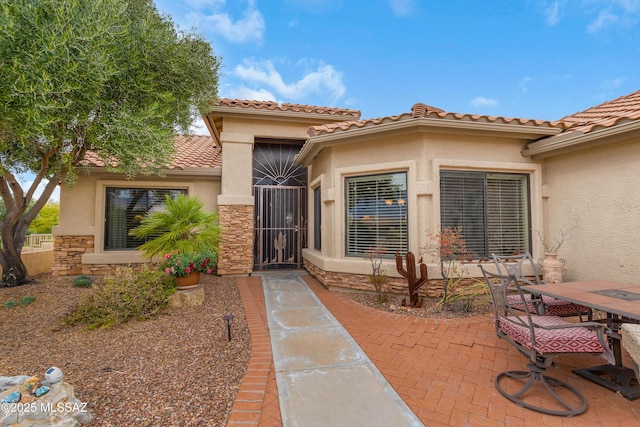 entrance to property featuring a patio area