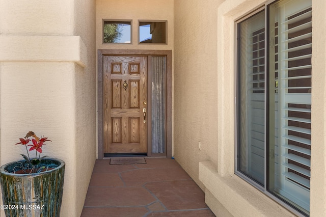 property entrance featuring stucco siding