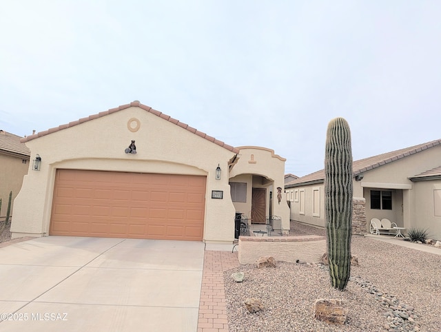 view of front facade featuring a garage