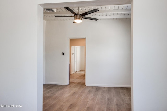 empty room featuring light hardwood / wood-style floors and ceiling fan