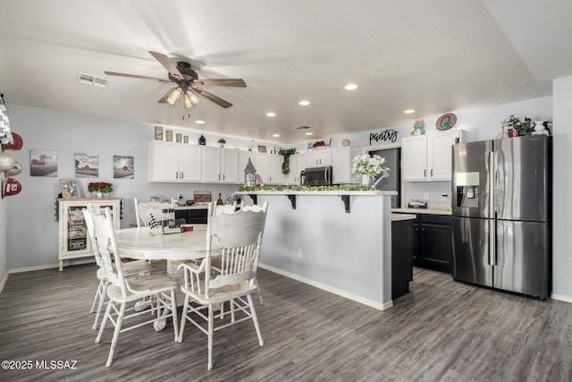 dining room with dark wood-type flooring and ceiling fan