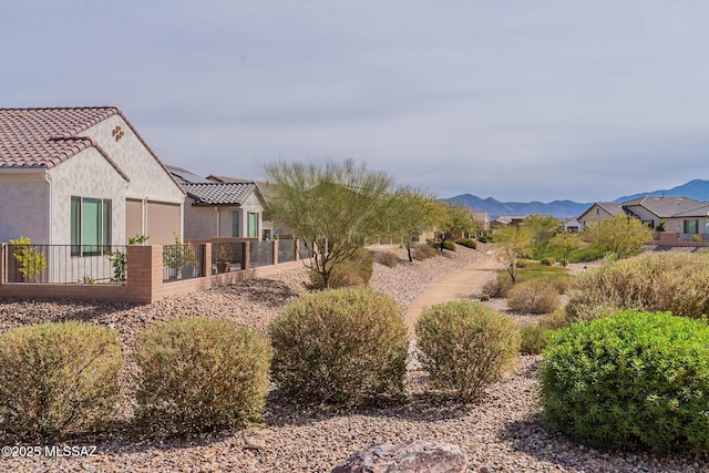 view of yard with a mountain view