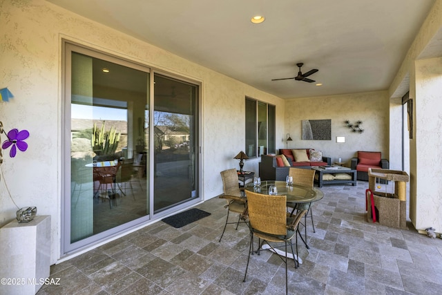 sunroom with ceiling fan