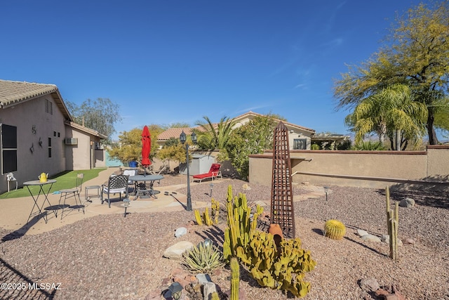 view of yard featuring a patio