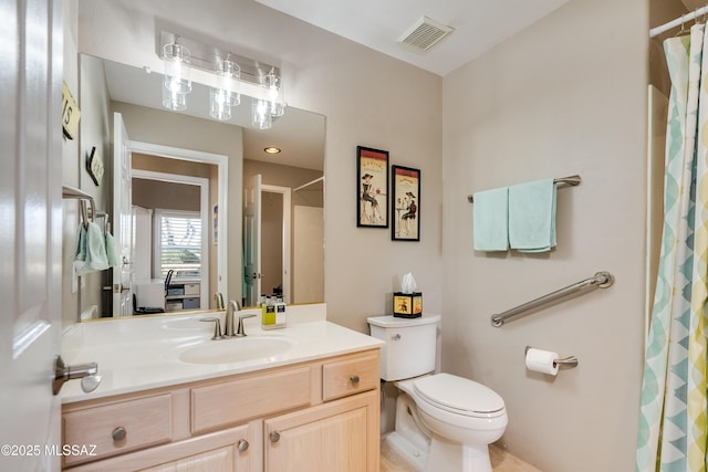 full bath with vanity, a shower with shower curtain, toilet, and visible vents