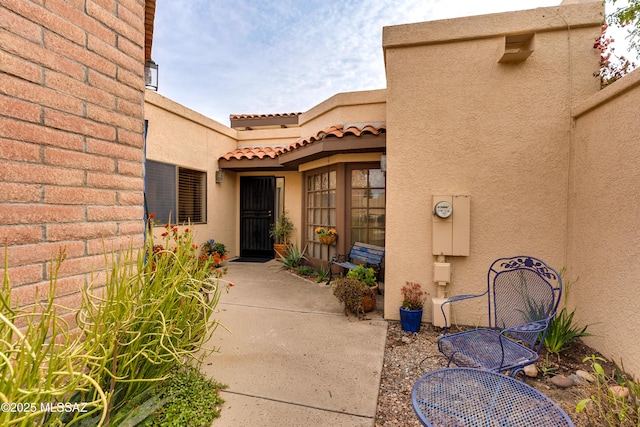 property entrance featuring a patio area