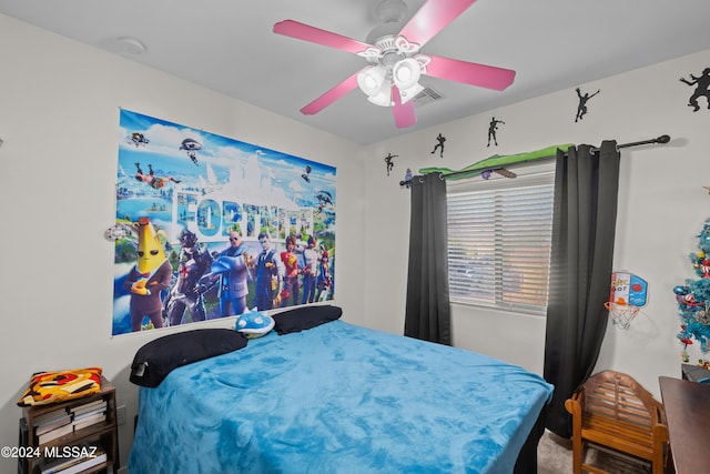 bedroom featuring ceiling fan