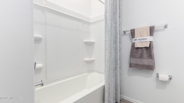 bathroom with shower / tub combo with curtain