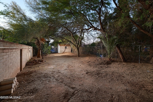 4465 E Ln Jolla Cir, Tucson, AZ 85711 - view of yard featuring a storage shed, a fenced backyard, and an outdoor structure