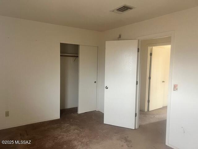 unfurnished bedroom featuring a closet