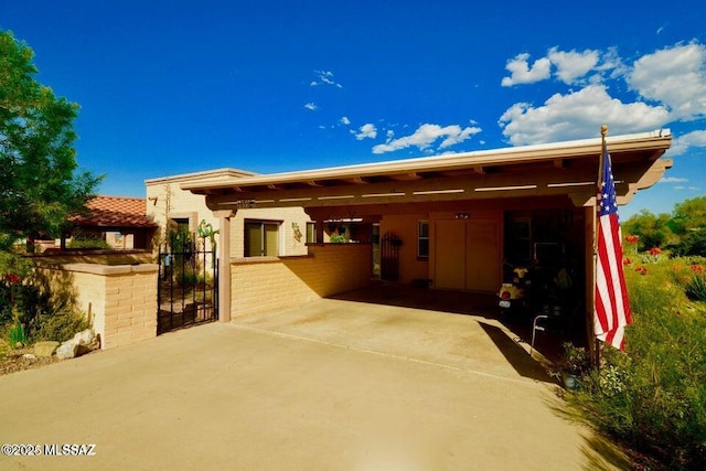 view of front facade featuring a carport