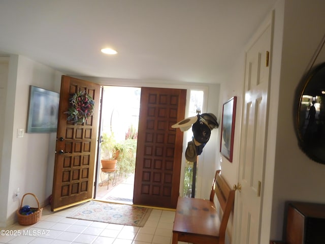 foyer entrance featuring recessed lighting and light tile patterned floors