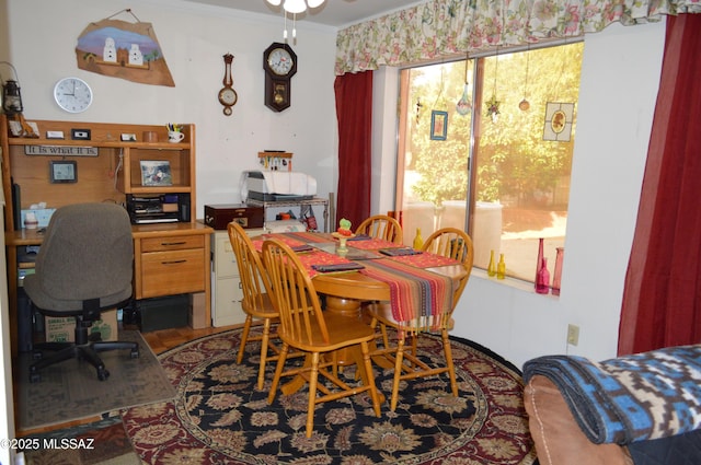dining area with ceiling fan