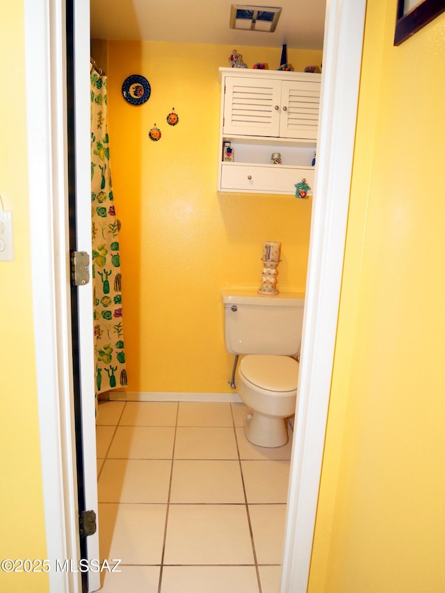 full bath featuring toilet, tile patterned flooring, visible vents, and baseboards