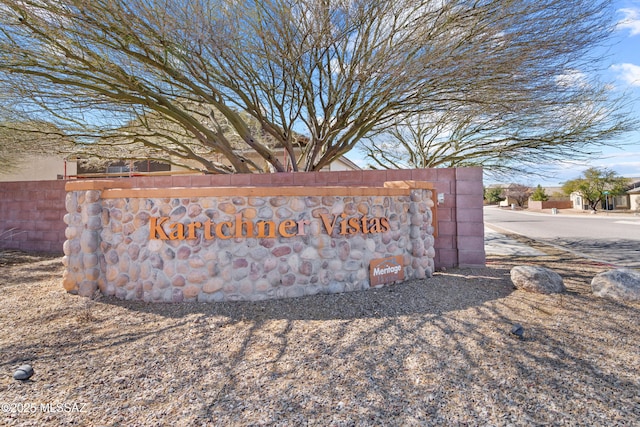 view of community / neighborhood sign