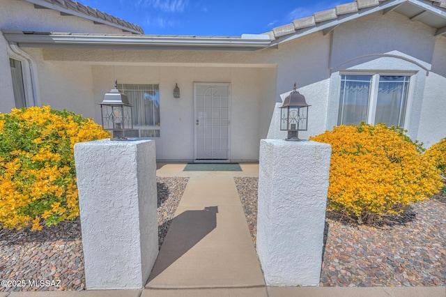 entrance to property with stucco siding