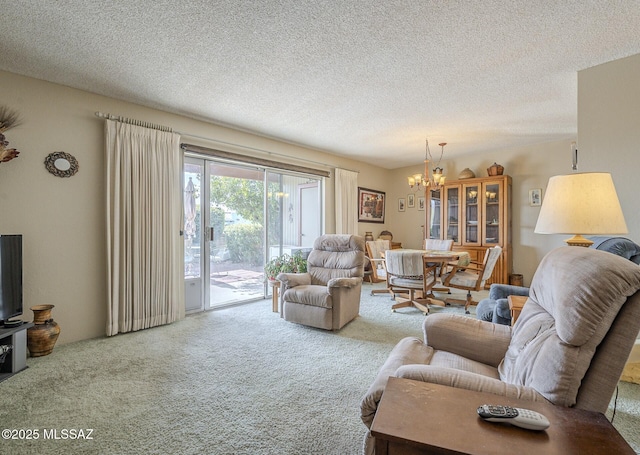 carpeted living room featuring a notable chandelier and a textured ceiling